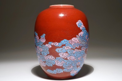 A Chinese monochrome enamelled sang-de-boeuf-glazed jar, 18/19th C.