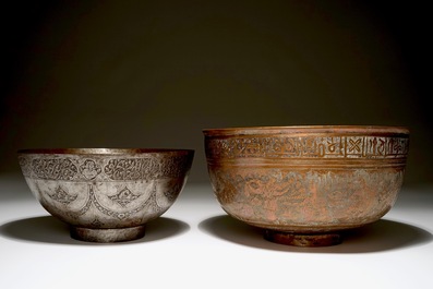 Twee gegraveerde vertind koperen kommen, wellicht Iran, 18e eeuw