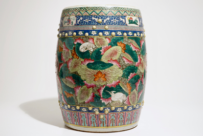 Un tabouret en porcelaine de Chine famille rose &agrave; d&eacute;cor d'oiseaux et fleurs de lotus, 19&egrave;me