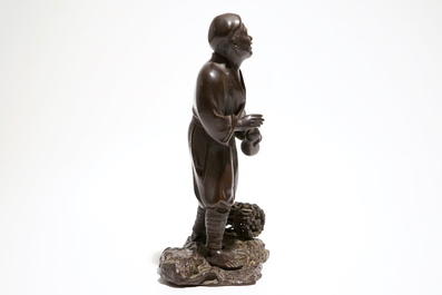 A Japanse bronze figure of a man with a double gourd, Meiji