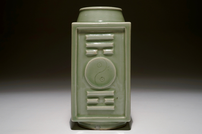 A Chinese celadon cong trigrams vase and a famille rose bowl, 19/20th C.