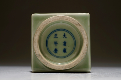 A Chinese celadon cong trigrams vase and a famille rose bowl, 19/20th C.