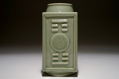 A Chinese celadon cong trigrams vase and a famille rose bowl, 19/20th C.