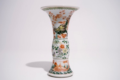 A Chinese famille verte &quot;dragon&quot; gu vase and two bowls with polychrome designs, 19th C.