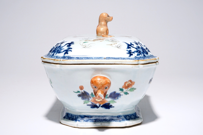 A Chinese famille rose tureen on stand, Qianlong