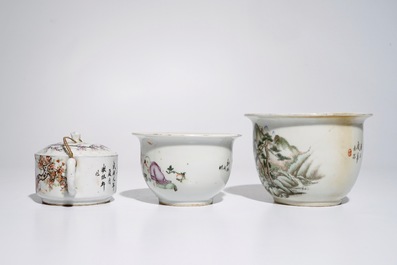 A varied lot of Chinese qianjiang cai porcelain, 19/20th C.