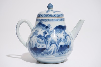 A blue and white Chinese teapot with a fine landscape, Yongzheng/Qianlong