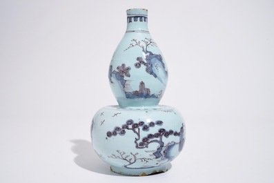 A Dutch Delft double gourd chinoiserie vase in blue and manganese, late 17th C.