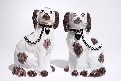 A pair of Staffordshire-style figures of dogs, prob. French pottery, 18/19th C.