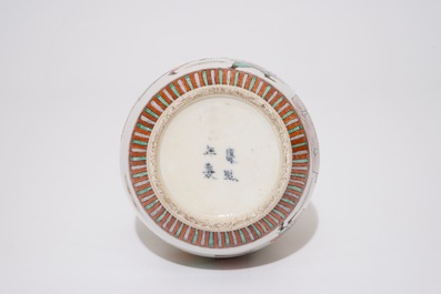 Een Chinese famille verte dubbele gourde vaas, Kangxi merk, 19e eeuw