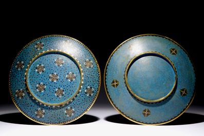 Une paire de plats aux oiseaux en cloisonn&eacute; de Japon, Meiji, 19&egrave;me