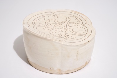 A Chinese Cizhou cream-glazed sgraffiato pillow, Song, 12th C.