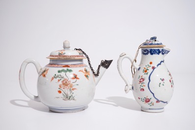 Een Chinese famille verte theepot, Kangxi, en een famille rose melkkannetje, Qianlong