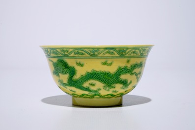 A Chinese yellow-ground bowl with incised green dragons, Jiaqing mark, 19/20th C.