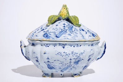 A rare Dutch Delft mixed technique chinoiserie tureen on stand, 18th C.