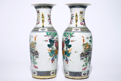 A pair of Chinese famille rose vases with &quot;100 antiquities&quot; design, 19th C.
