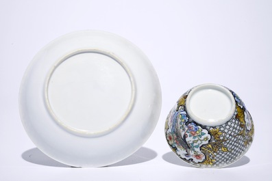 Une tasse et soucoupe en porcelaine de Chine famille rose et grisaille coquille d'oeuf &agrave; d&eacute;cor d'un faisan, Yongzheng