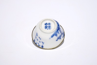 Zes blauw-witte Chinese &quot;Bleu de Hue&quot; wijnkoppen voor de Vi&euml;tnamese markt, 19e eeuw