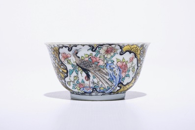 Une tasse et soucoupe en porcelaine de Chine famille rose et grisaille coquille d'oeuf &agrave; d&eacute;cor d'un faisan, Yongzheng