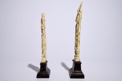 Deux grandes figures de divinit&eacute;s en ivoire sculpt&eacute;, Inde, vers 1900