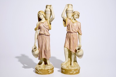 Een paar grote figuren met kruiken in Griekse stijl, Royal Dux, Bohemen, begin 20e eeuw