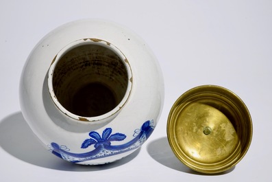 A blue and white Brussels faience tobacco jar with brass cover, 18th C.