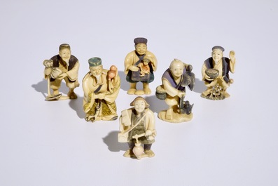 Un lot de six netsukes en ivoire polychrome, Japon, Taisho, 2&egrave;me quart du 20&egrave;me, sign&eacute;s