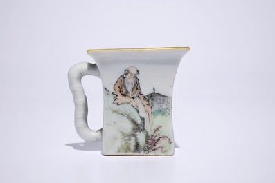 Une tasse &agrave; vin en porcelaine de Chine qianjiang cai et deux coupes ovales, 19/20&egrave;me