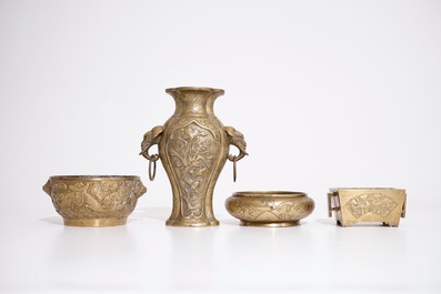 Trois bols ou br&ucirc;le-parfums et un vase en bronze, Chine, 19/20&egrave;me