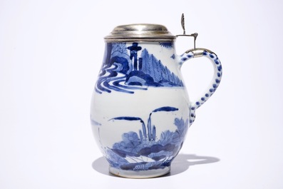 A blue and white Japanese Arita tankard with Dutch silver cover, Edo, 17th C.