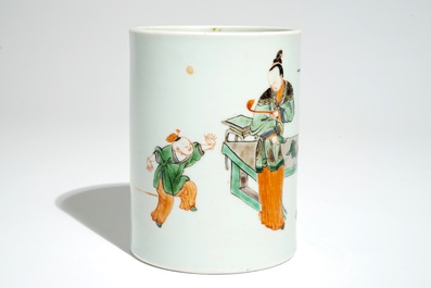 A Chinese famille verte brushpot in Kangxi style, 19/20th C.