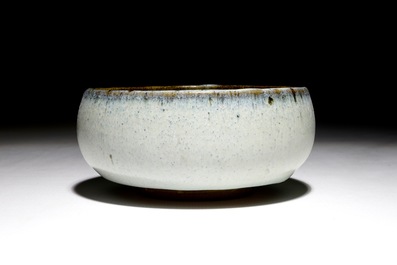 A Chinese jun-type glazed bowl, 19/20th C.