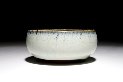 Un bol en porcelaine de Chine de type jun, 19/20&egrave;me