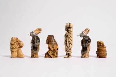 Six netsuke en ivoire et porcelaine, Japon, Meiji/Taisho, 19/20&egrave;me