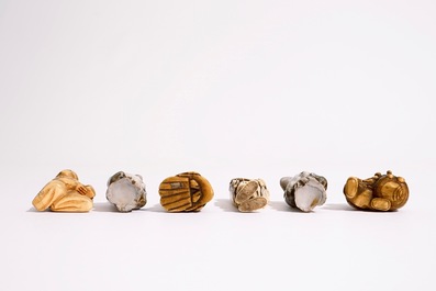 Six various Japanese netsuke in ivory and porcelain, Meiji/Taisho, 19/20th C.