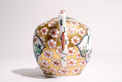 Een in Nederland beschilderde Meissen theepot met deksel, ca. 1720