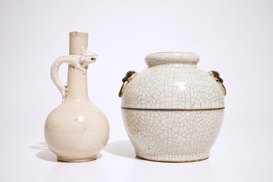 Deux vases monochromes de type craquel&eacute;, Chine, 19&egrave;me