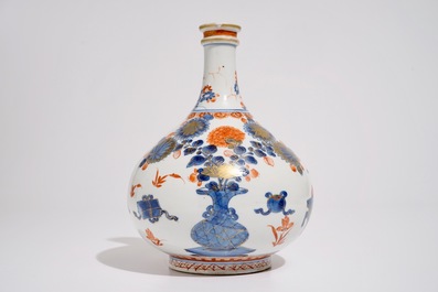 Een fraaie Chinese Imari-stijl flesvormige vaass, Kangxi