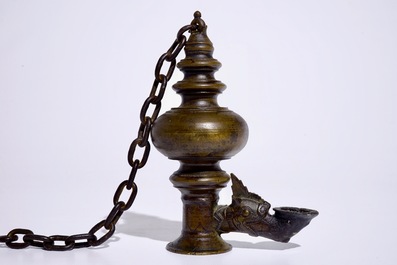 Une lampe &agrave; huile en bronze, Tibet, 19/20&egrave;me