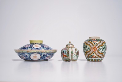 A varied lot of Chinese famille rose, verte and monochrome porcelain, 19/20th C.