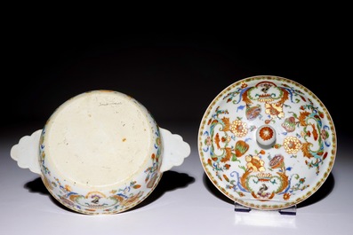 Une &eacute;cuelle couverte en porcelaine de Chine &agrave; d&eacute;cor &quot;Pompadour&quot;, vers 1745