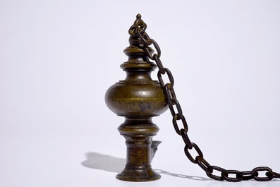 Une lampe &agrave; huile en bronze, Tibet, 19/20&egrave;me