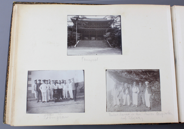 Een foto-album met foto's uit China en Japan, ca. 1900