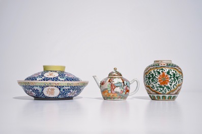 A varied lot of Chinese famille rose, verte and monochrome porcelain, 19/20th C.