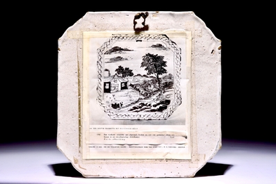 Een vierkante Delftse polychrome petit feu plaquette met landschapsdecor, 18e eeuw