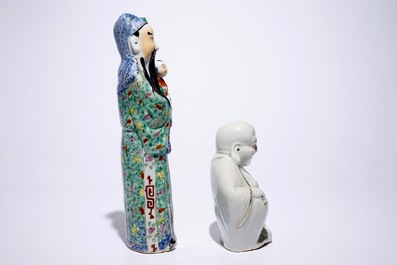 Deux figures d'immortels et un Bouddha en porcelaine de Chine famille rose, 19/20&egrave;me