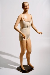 Een Franse mannequin met wassen hoofd van een dame, wellicht Pierre Imans, Parijs, ca. 1920