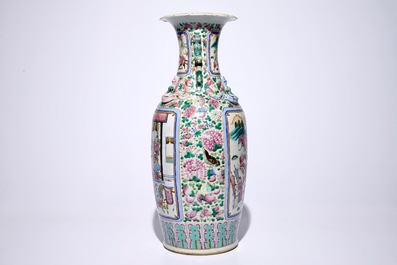 A Chinese famille rose vase with warriors on horseback, 19th C.