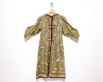 Een Chinees geborduurd opera-kleed, 19/20e eeuw