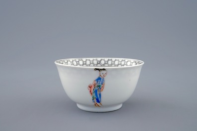 A Chinese famille rose eggshell cup, Yongzheng, and a blue and white beer mug, Qianlong